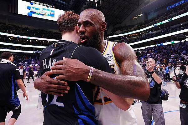 开云-NBA｜湖人再次惨败雷霆，詹姆斯出于战略考量被雪藏